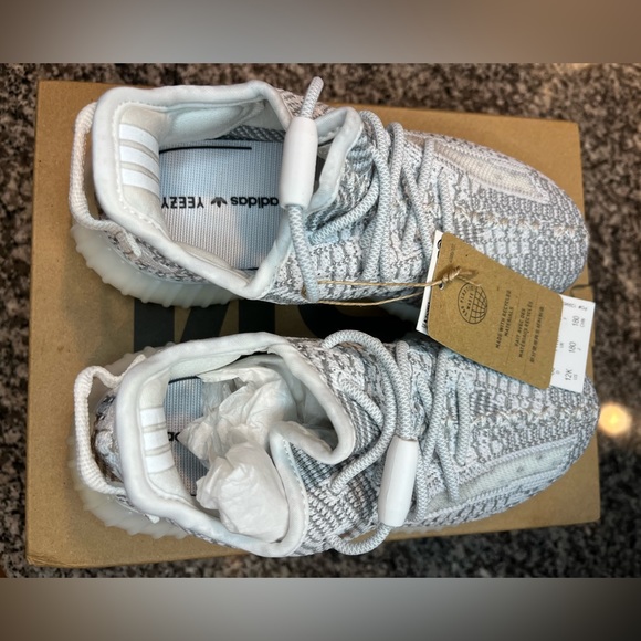 Yeezys (youth) - Picture 8 of 8